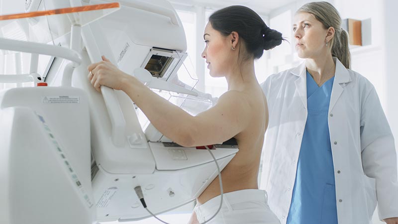 Exame de mamografia em busca de angiossarcoma